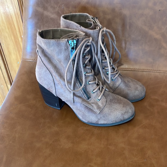 Lace up booties - Picture 2 of 7